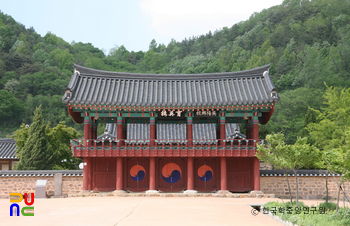 영양향교 육영루 정면