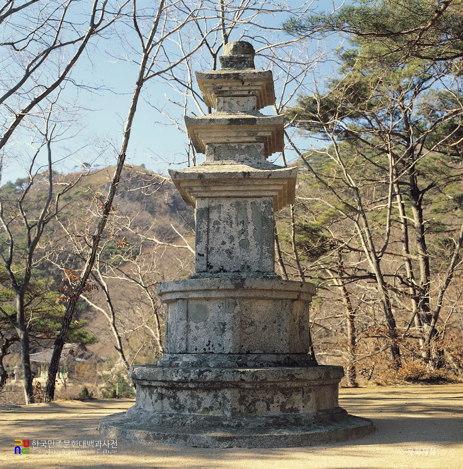 경주 석굴암 삼층석탑 남면