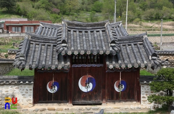 합천 추본사 중 내삼문