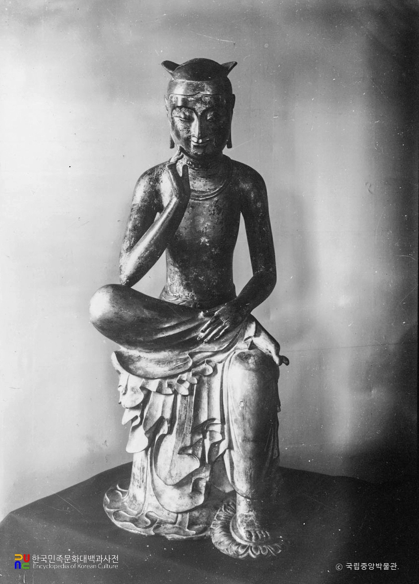 금동반가사유상 정면