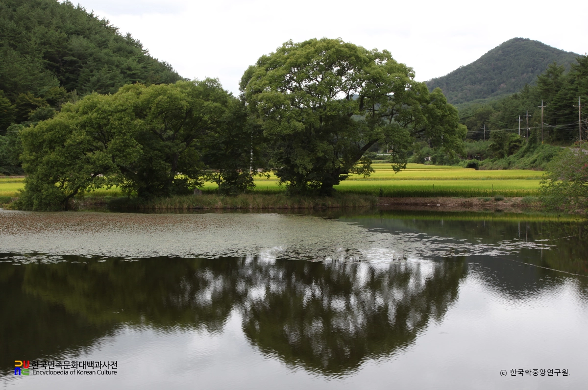 경남 고성 도연서원 주변 저수지