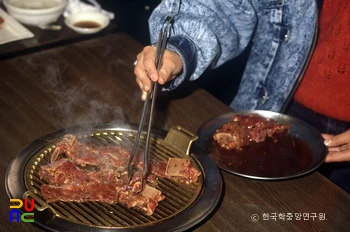 무료 슬롯를 굽는 모습