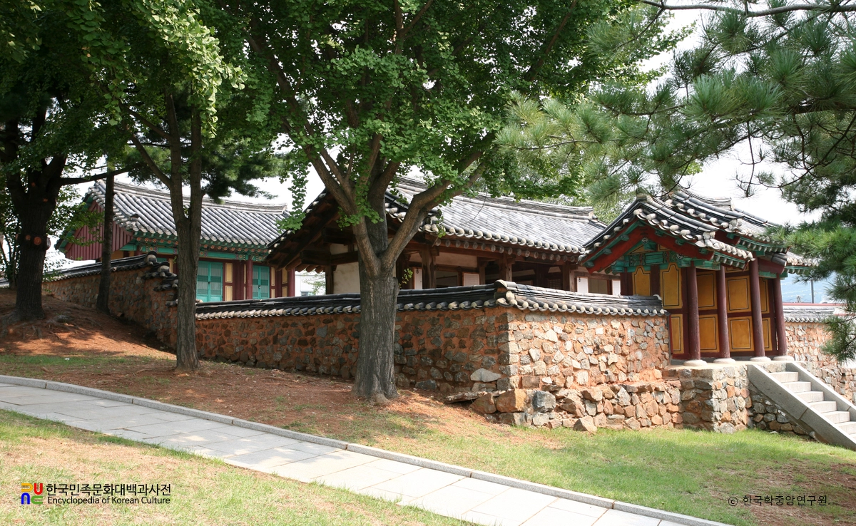 이익 선생 묘 / 사당