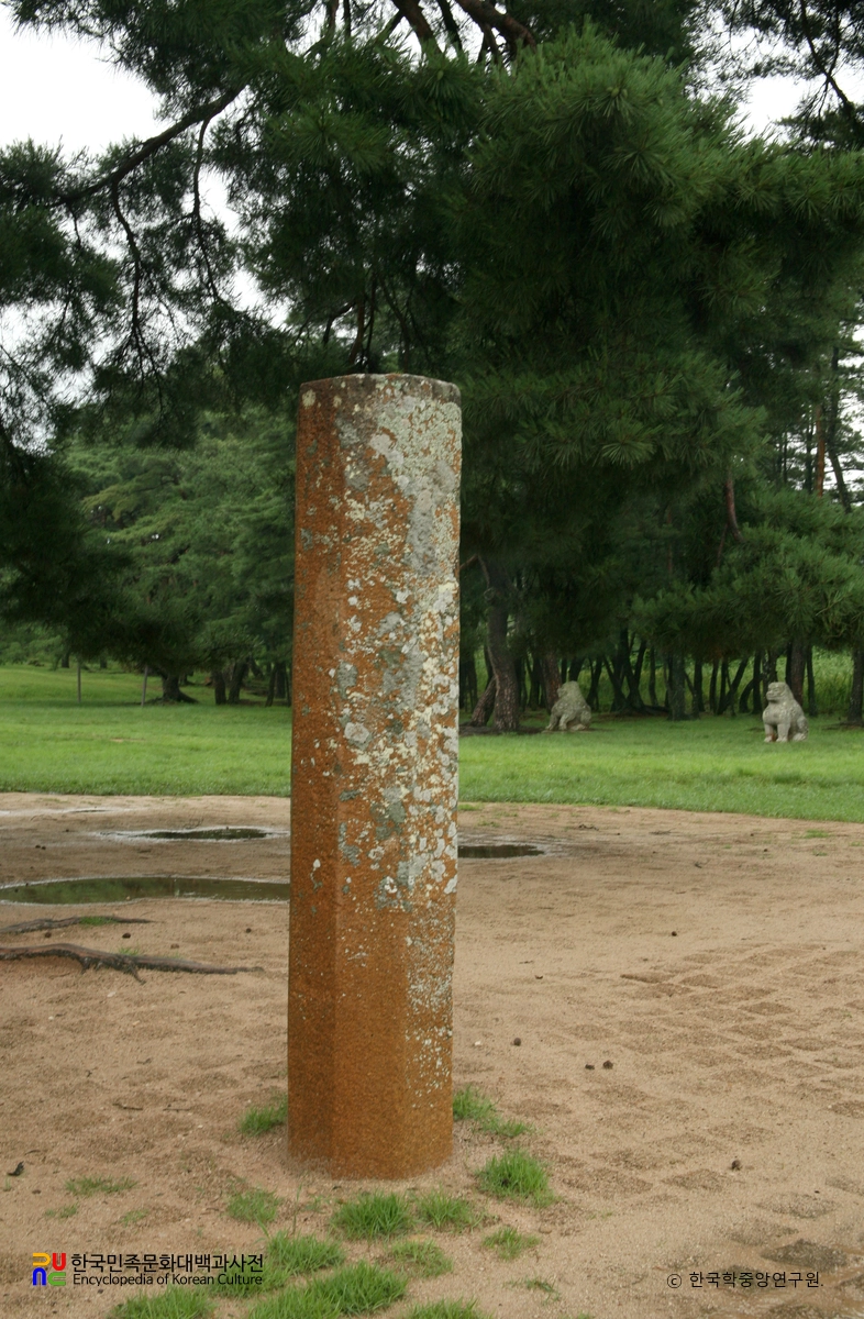 경주 괘릉석상 및 석주 일괄 중 석주