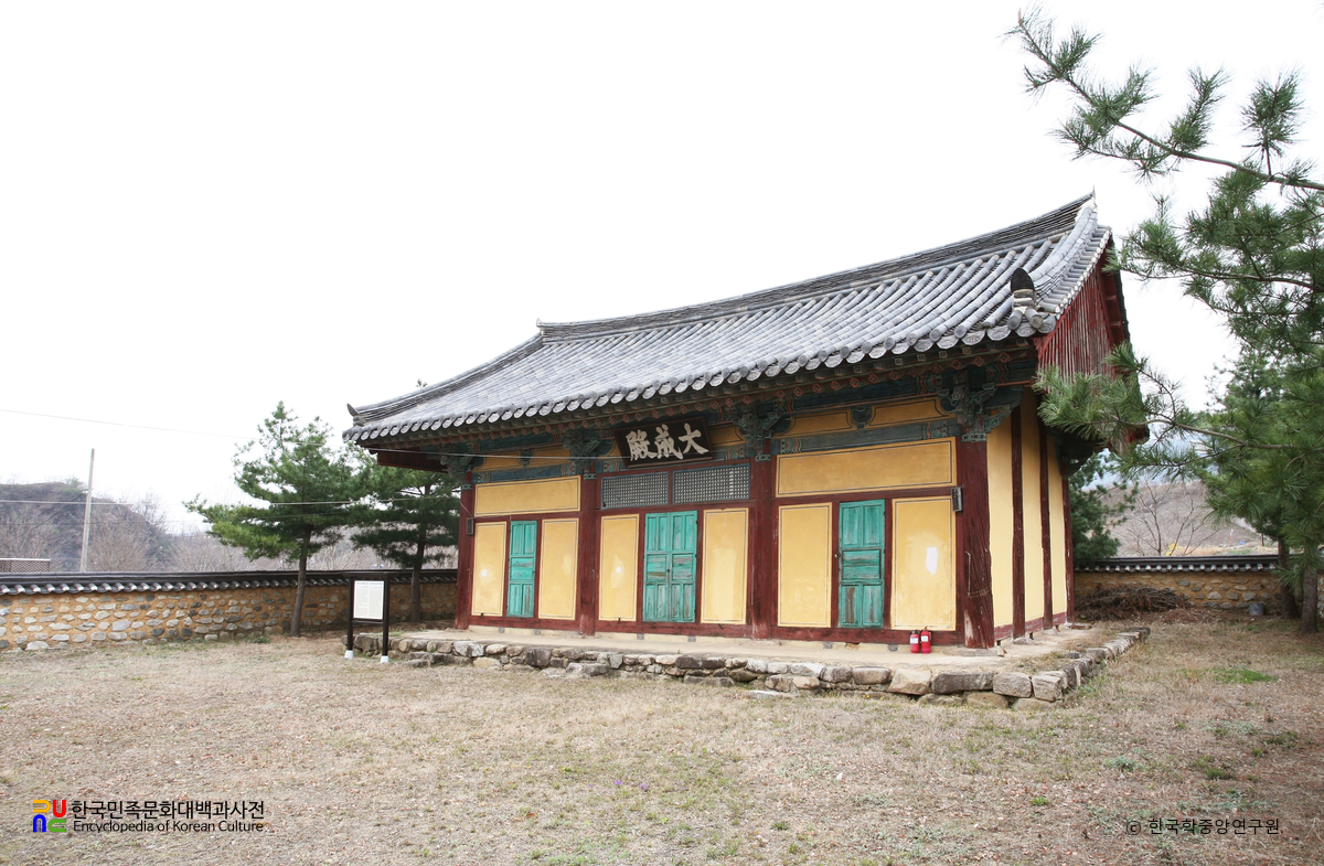 영천 신녕향교 대성전 정측면
