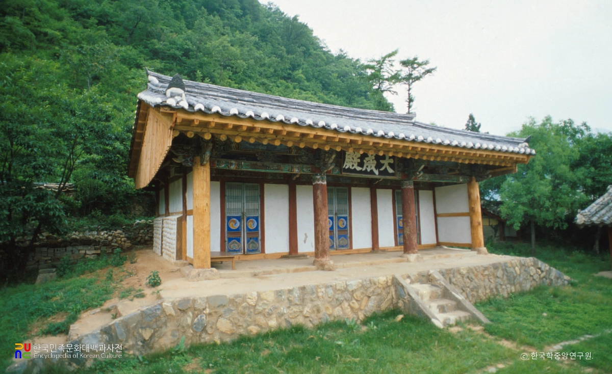 정선향교 대성전 정측면