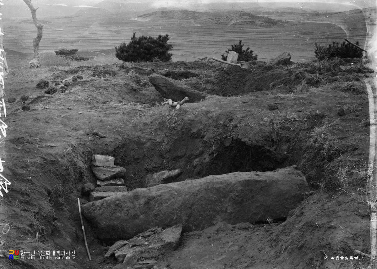 고성 표형고분 발굴 모습