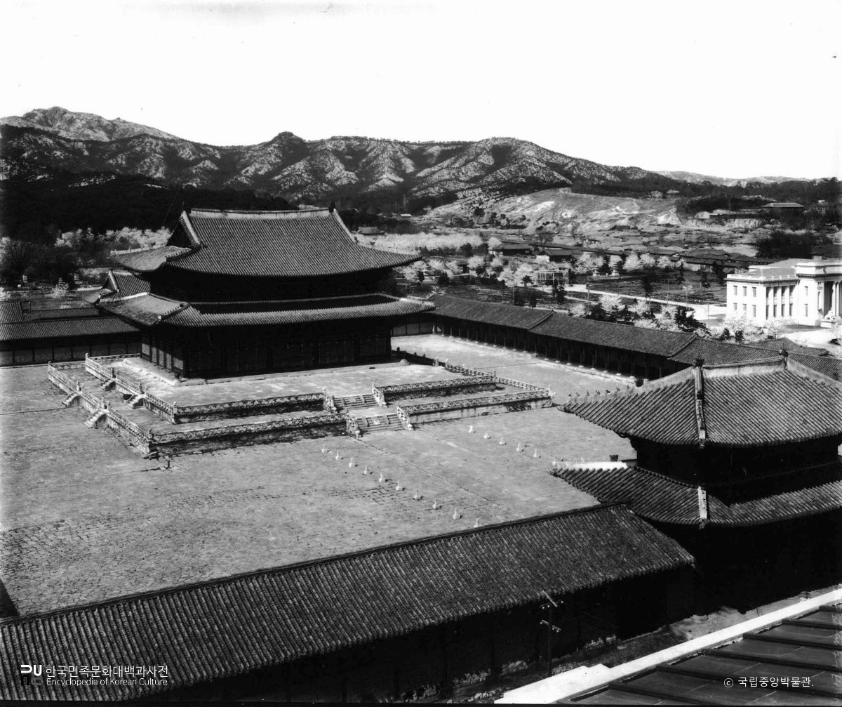 총독부 청사에서 본 경복궁 근정전