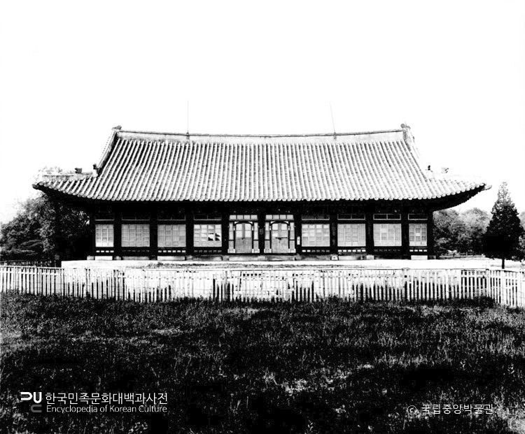 서울 경복궁 수정전 정면