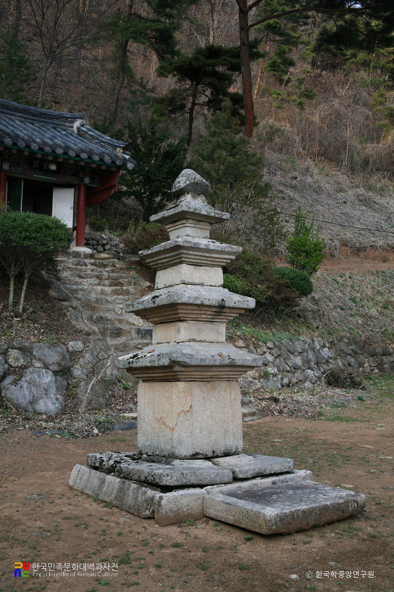 군위 수태사 삼층석탑 정측면