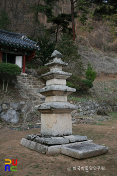 군위 수태사 삼층석탑 정측면