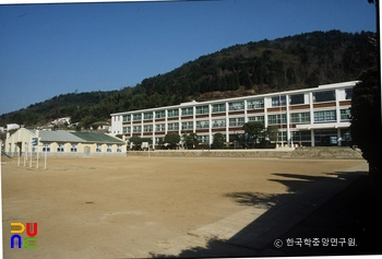 통영국민학교