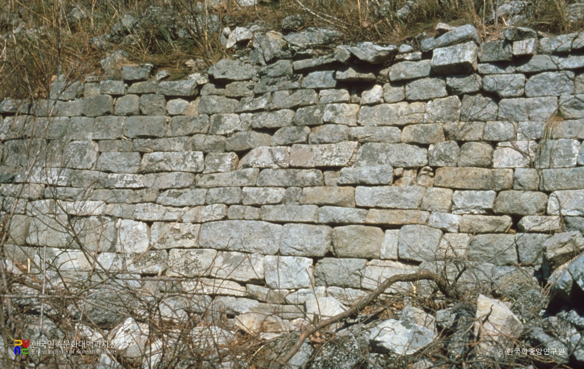 이천 설봉산성 성벽