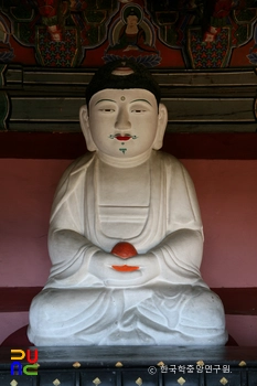 남양주 흥국사 만월보전 석조약사여래좌상