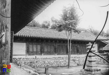 황주 성불사 응진전, 오층석탑
