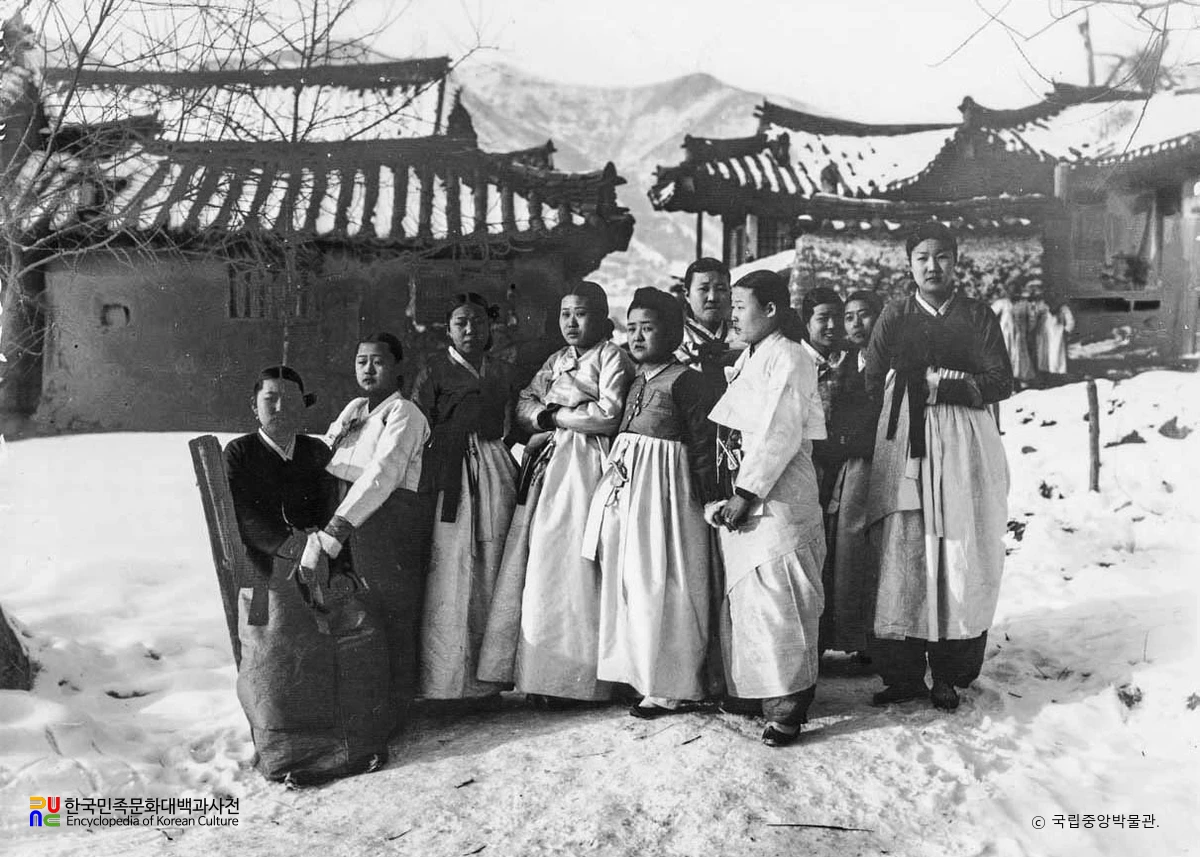 평안북도 강계군 여자들의 모습