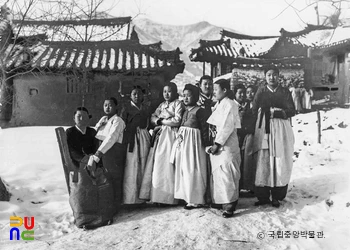 평안북도 강계군 여자들의 모습