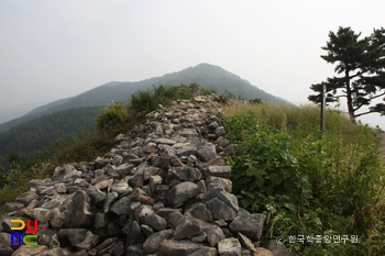 거제 둔덕기성 중 저장고터 우측면