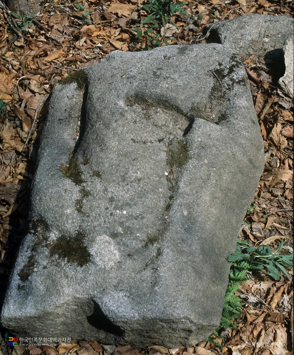 화천 성불사지 석불 입상