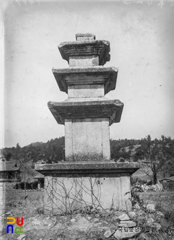 봉화 서동리 동ㆍ서 삼층석탑 중 서탑 정면