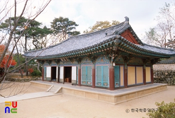 경주 불국사 중 비로전 정측면