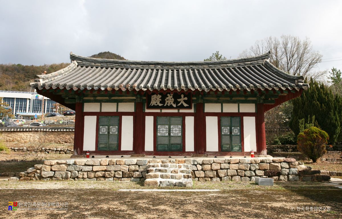 청송향교 대성전