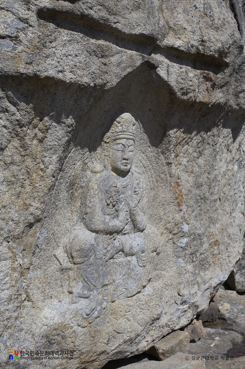 경주 남산 신선암 마애보살반가상