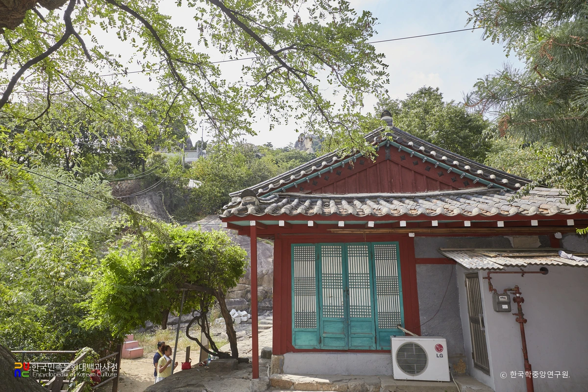 서울 인왕산 국사당 좌측면