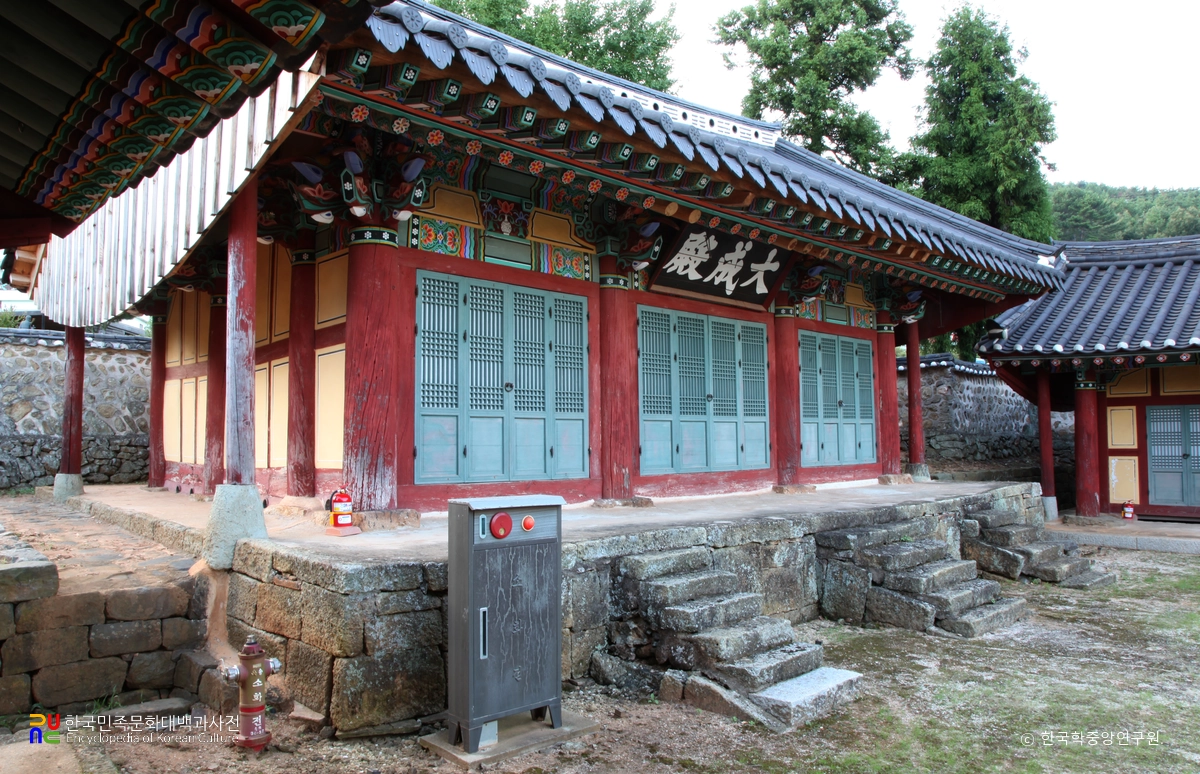 통영 통영향교 중 대성전 좌측면