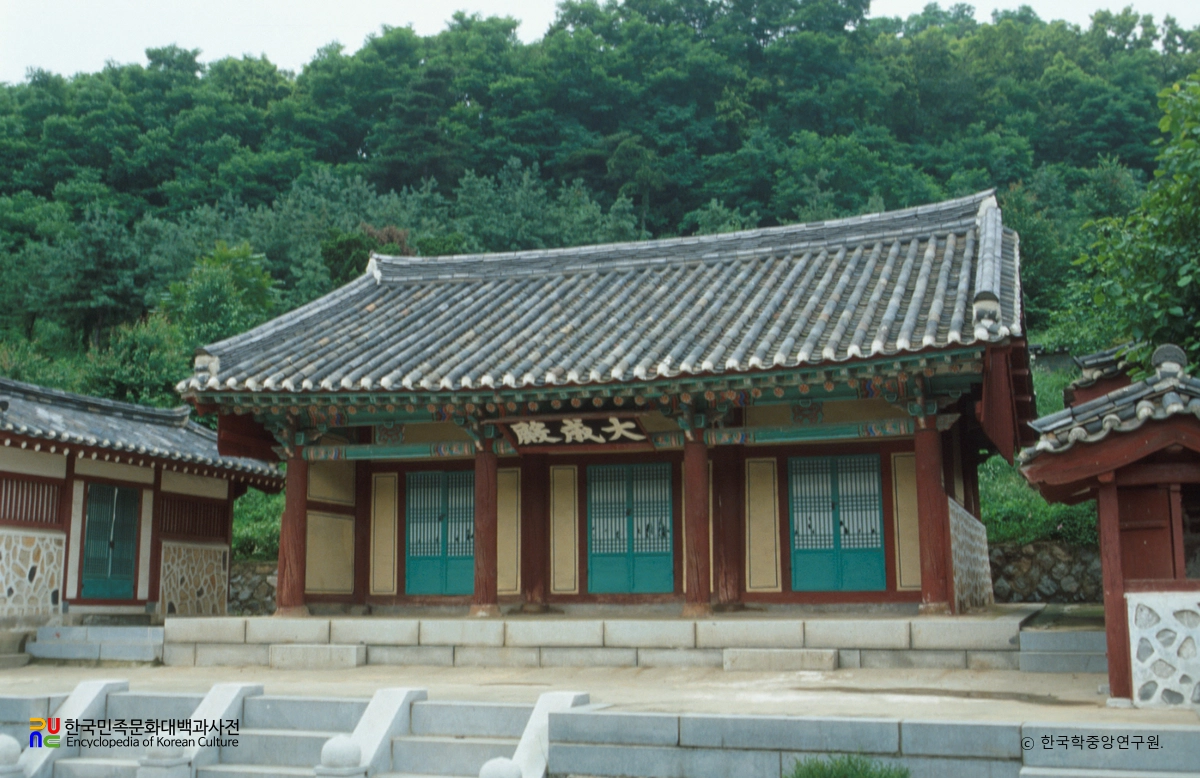 인천향교 대성전 정측면