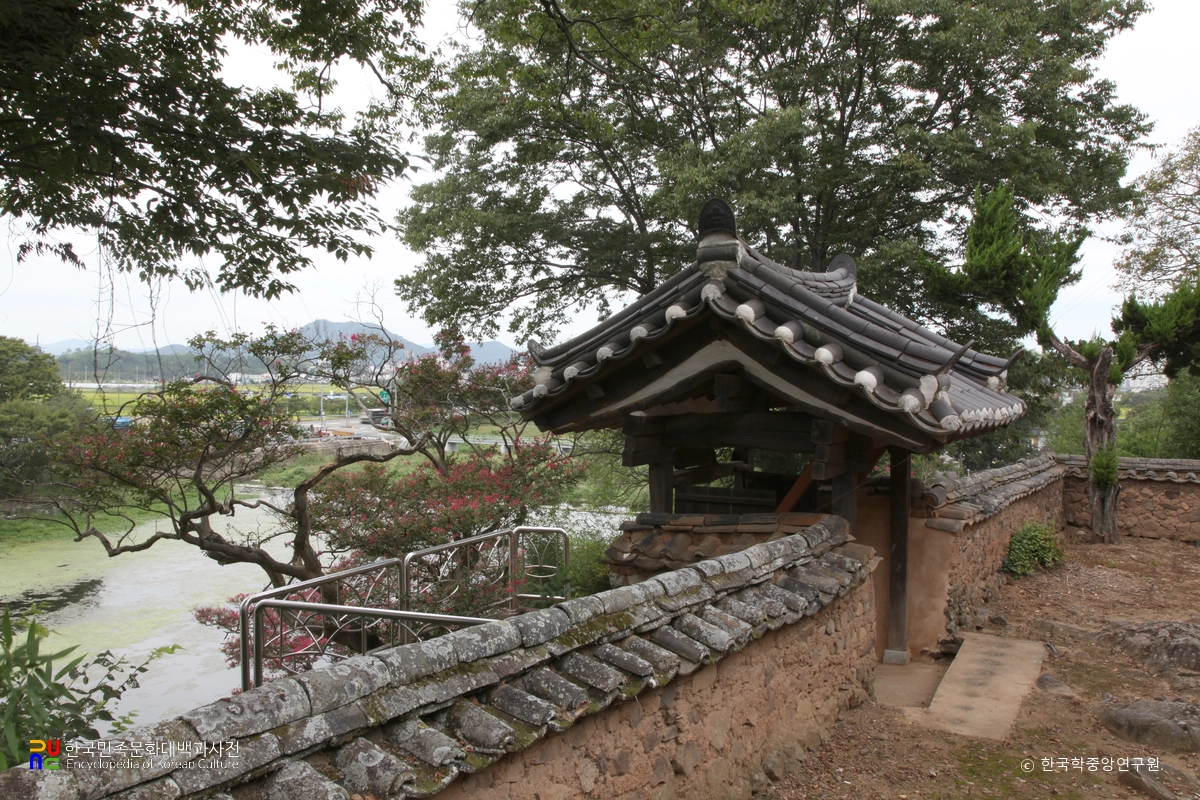 함안 검암리 동산정 중 소원문 우측후면