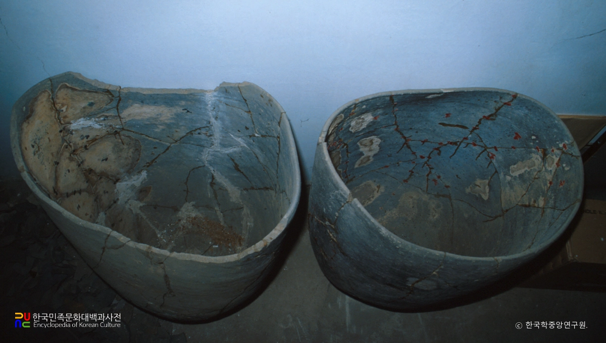 남원 초촌리 고분 출토 독무덤 내부