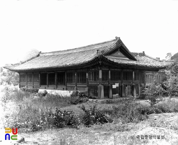 서울 경복궁 흥복전 정측면