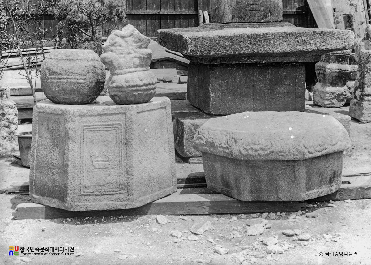 괴산 외사리 승탑 중 탑신과 하부석