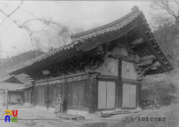 강원 고성 유점사 중 능인보전 좌측면