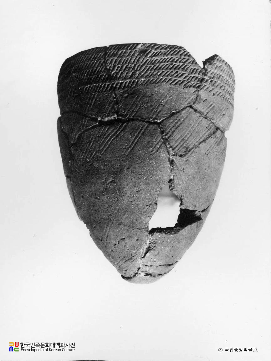 서울 강동 암사동 출토 빗살무늬토기