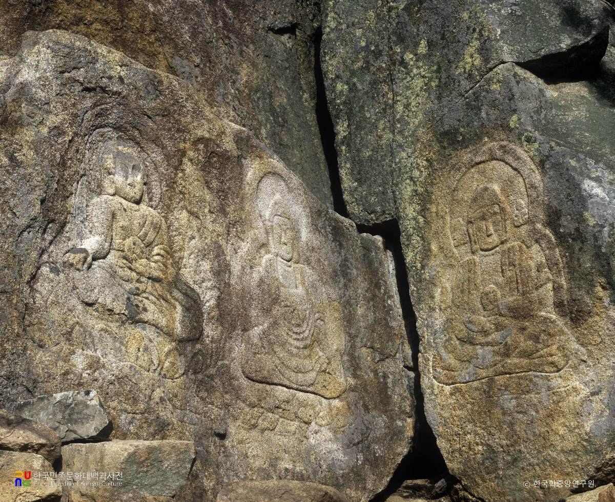 경주 배리 윤을곡 마애불좌상 정면