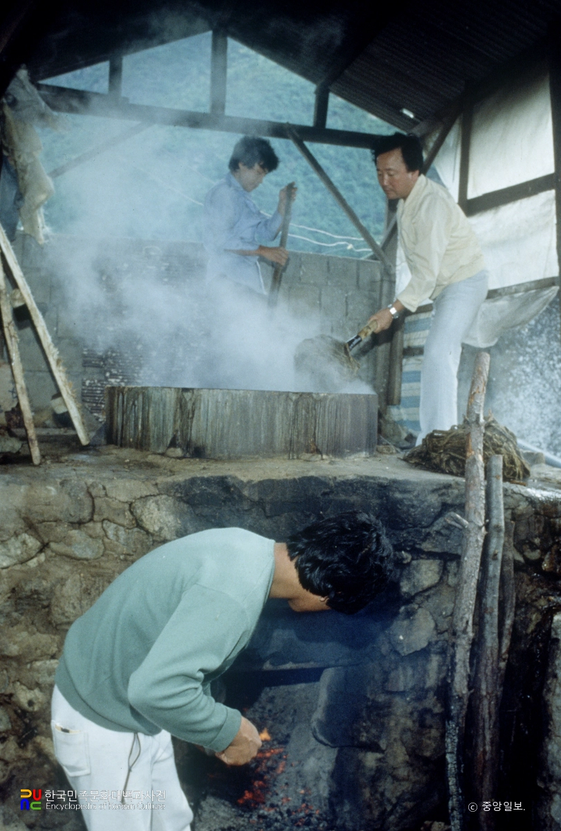 한지 제조과정 / (5)삶기