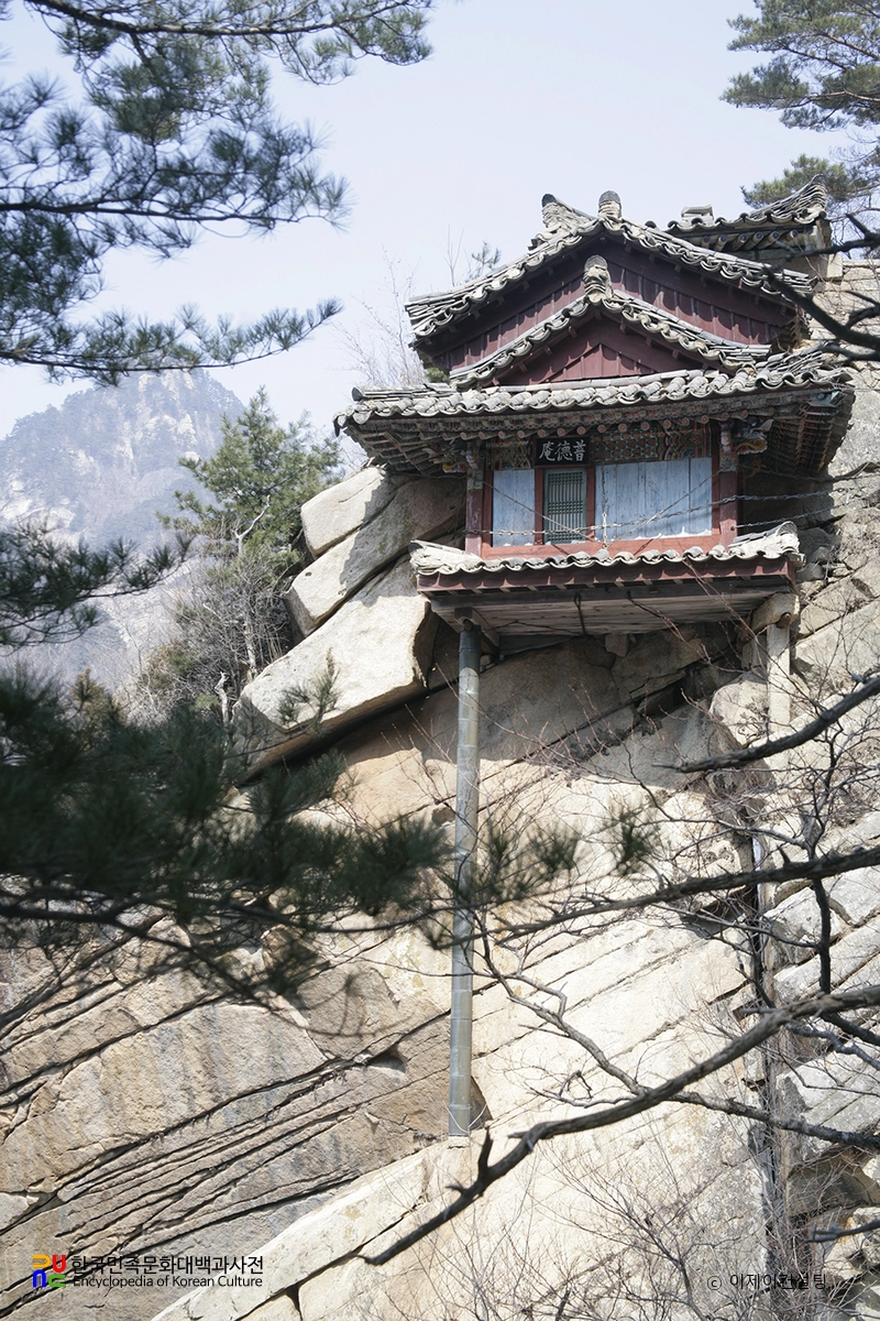 금강 보덕암 정면