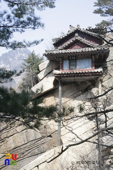 금강 보덕암 정면