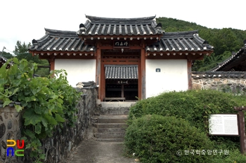 경남 고성 도산서원 중 외삼문 정면