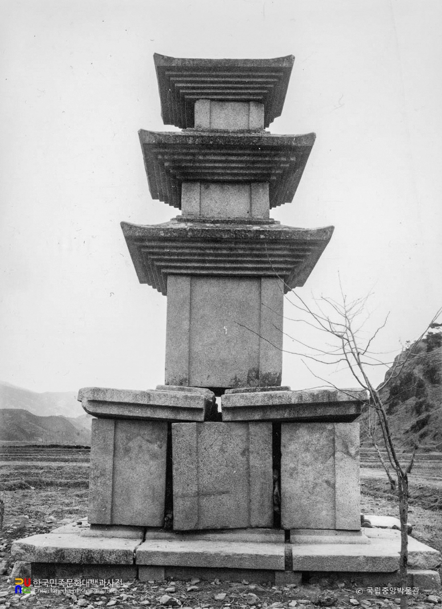 청도 봉기동 삼층석탑 남면