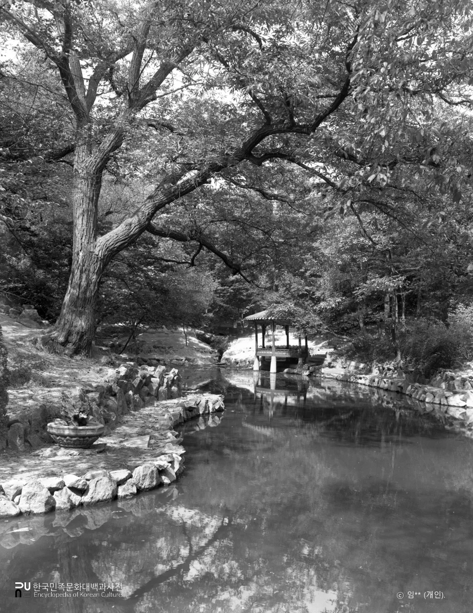 청덕궁의 반도지와 반도정 모습