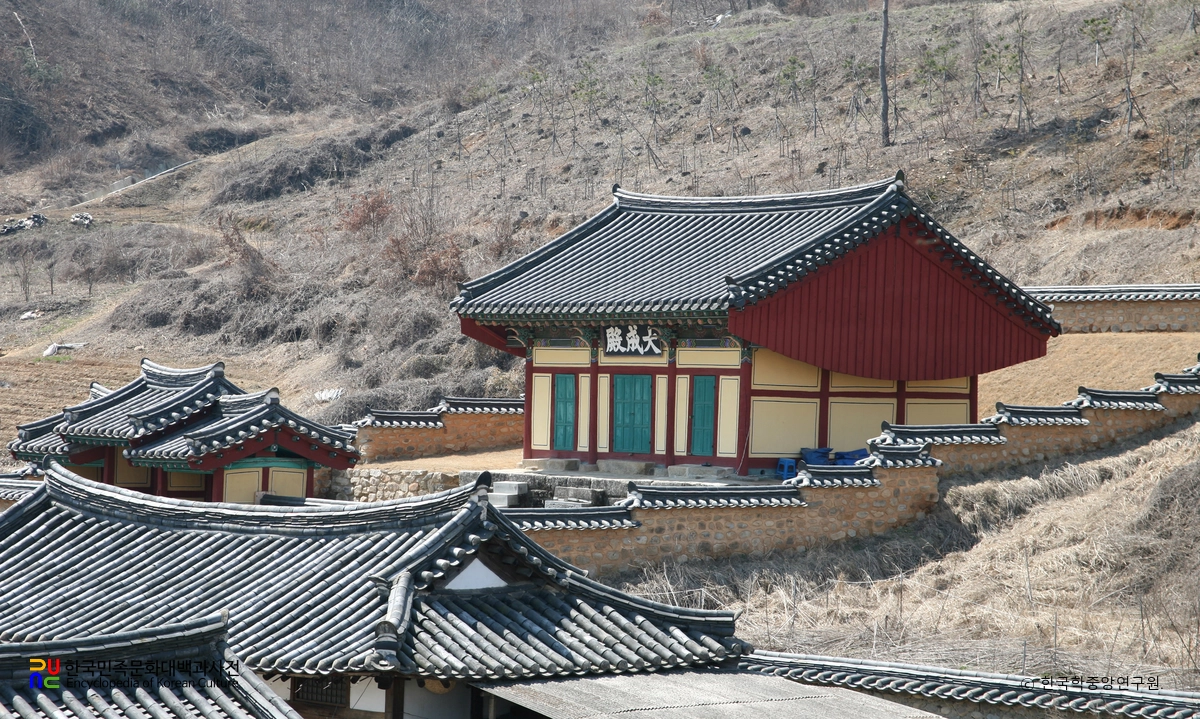 문의향교 / 대성전