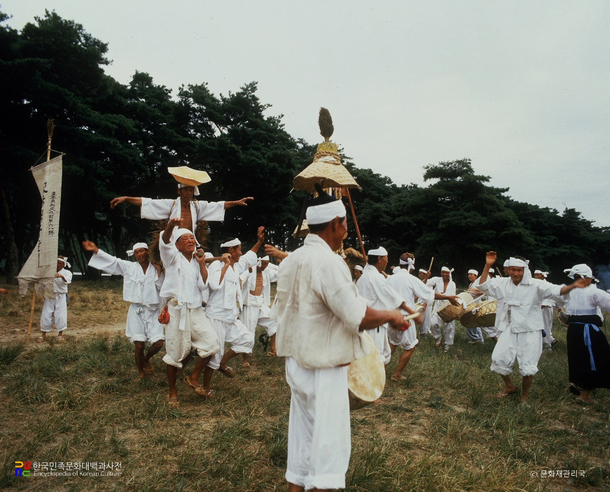 밀양 백중놀이 / 작두말타기