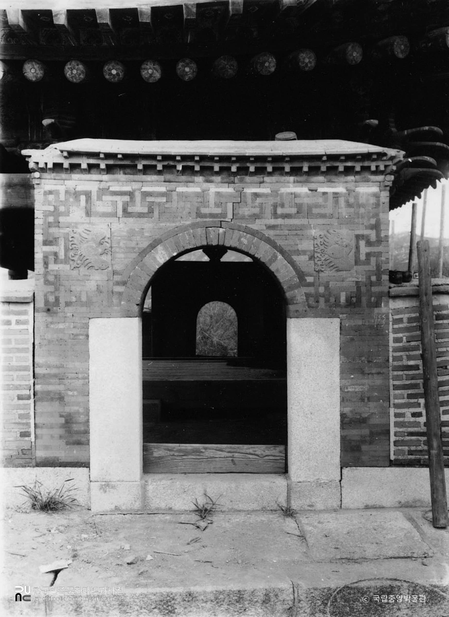 서울 경복궁 중 영추문 문루 남쪽 소문 정면