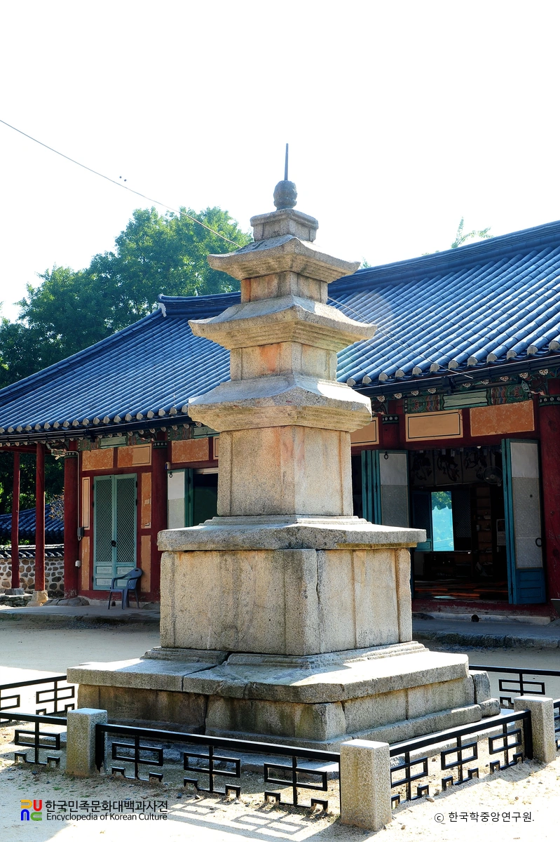 순천 선암사 서 삼층석탑 정측면