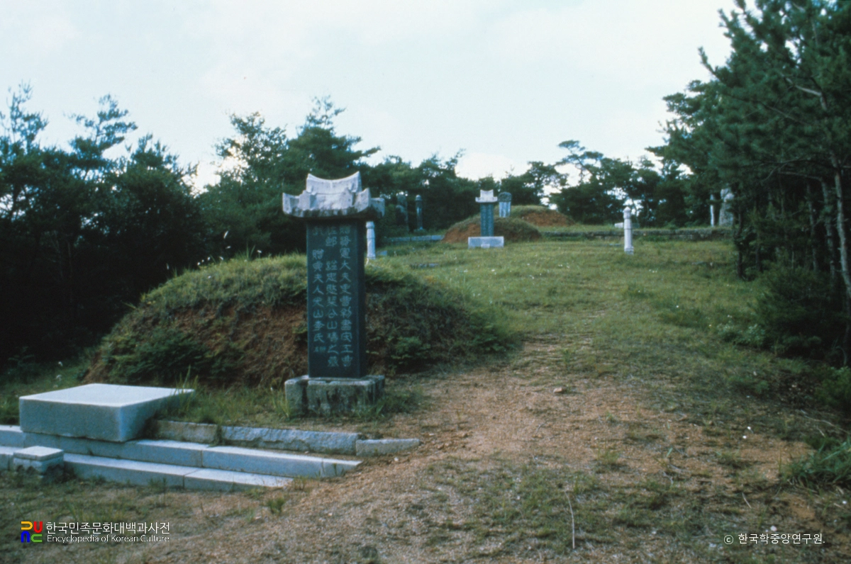 광주 양송천 묘역 정측면