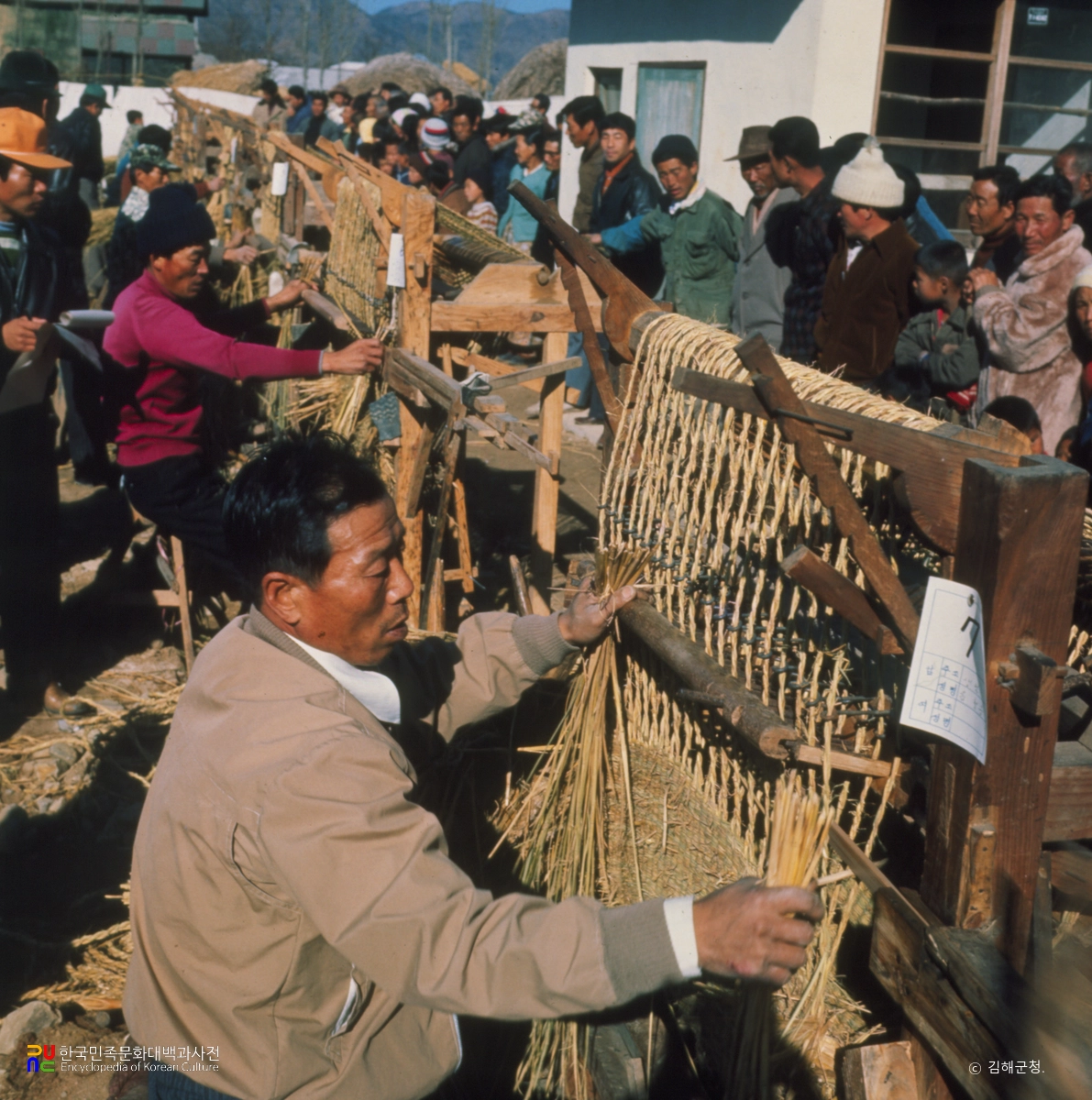 가마니짜는 모습