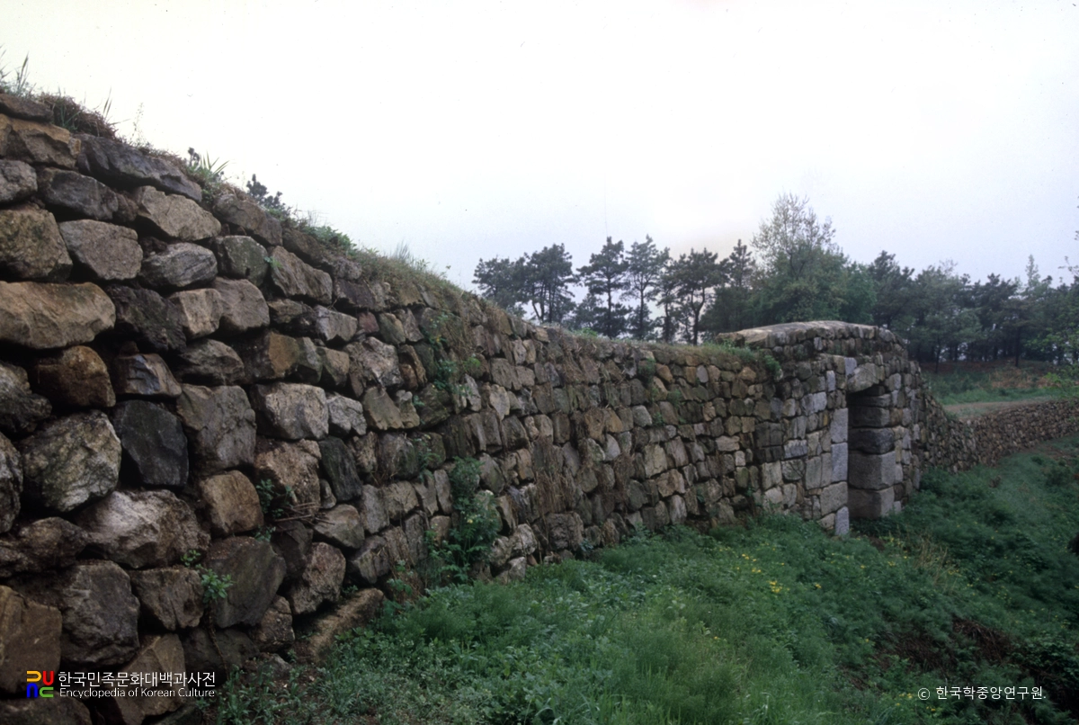 오산 독산성과 세마대지 중 독산성 성문